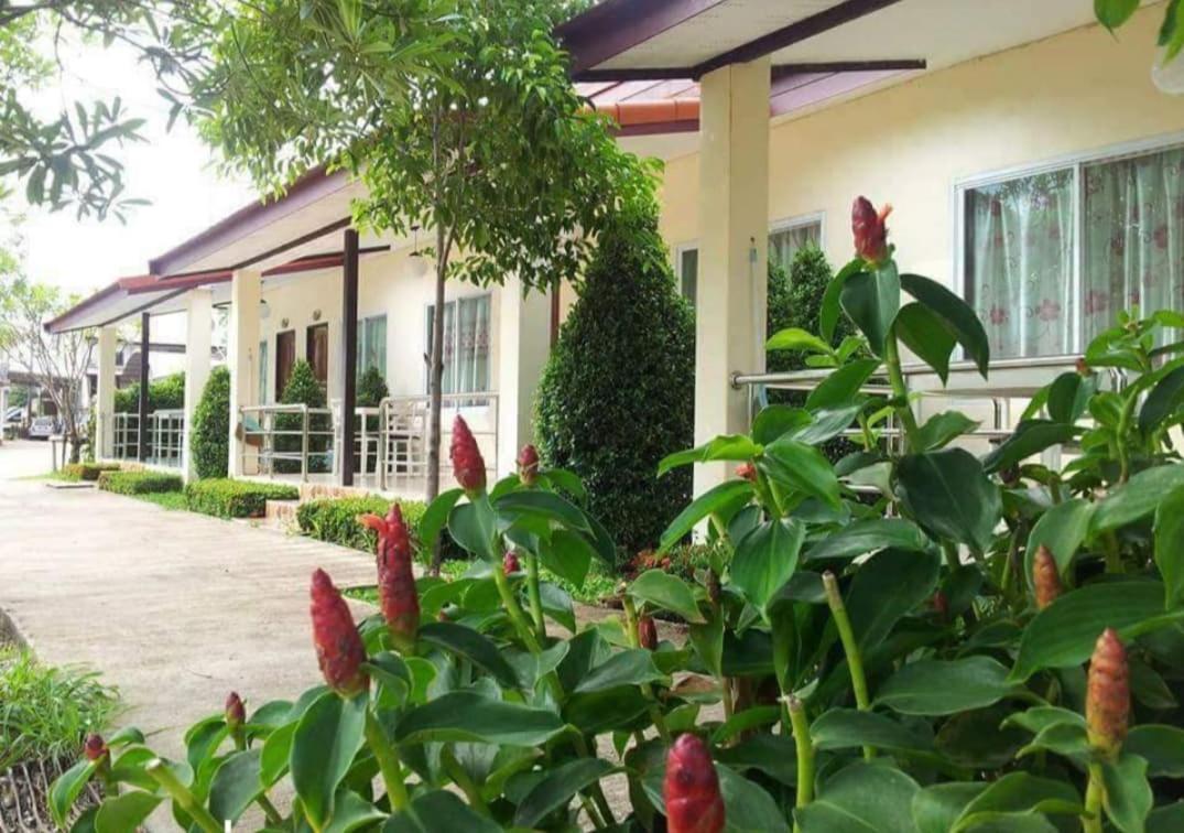 Pennaung Resort Bueng Kan Buitenkant foto